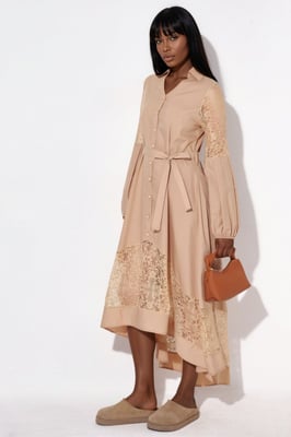 Besticktes Midi-Wickelkleid