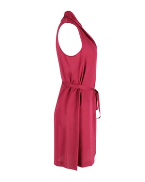 Ärmelloses Seidenkleid von Theory mit Gürtel in Rot