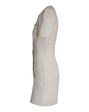 Maje Rillio Minikleid aus Bouclé-Tweed mit Knopfleiste in Creme-Baumwolle