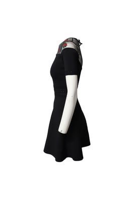 Sandro Paris Minikleid mit Rosenapplikationen aus schwarzer Viskose