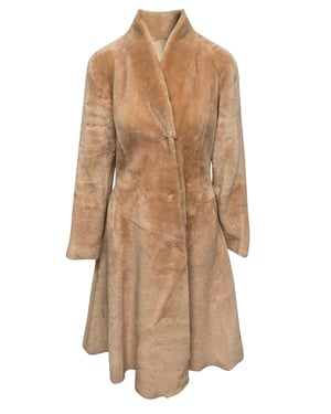 Bottega Veneta Ganzer Shearling-Mantel aus beigem Wildleder