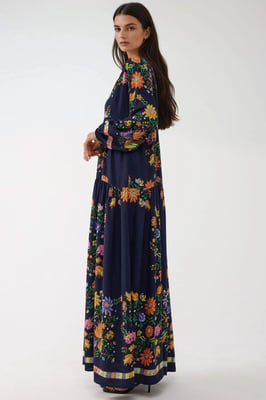 Bedrucktes V-Ausschnitt-Maxikleid mit Knopfdetails