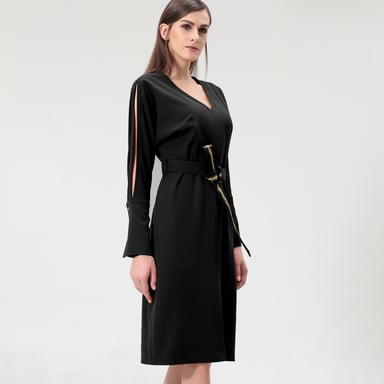 Kleid mit V-Ausschnitt und Fledermausärmeln