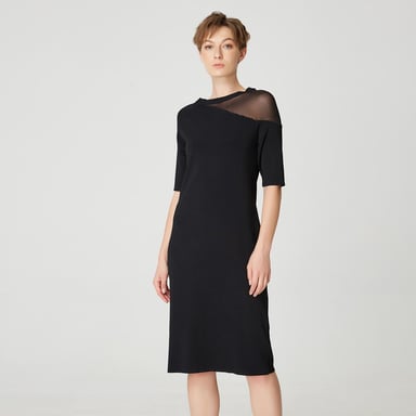 Minimalistisches Jerseykleid mit asymmetrischem Schnitt