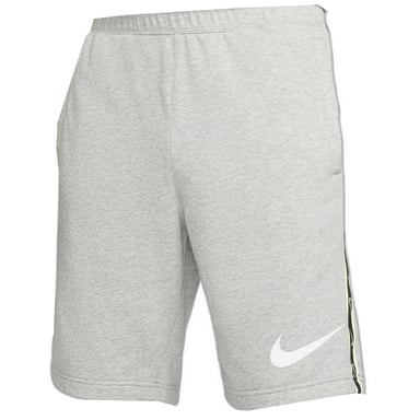Graue Shorts mit Nike-Logo und Klebeband