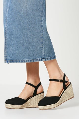 Rumor Closed Toe Wedges