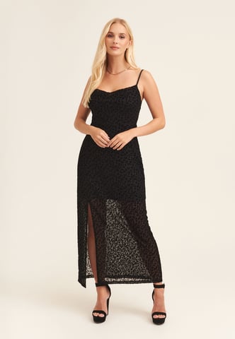 SCHWARZES MIDIKLEID MIT KUTTE