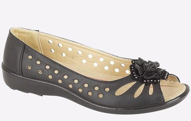 Boulevard Mia Flower Womens