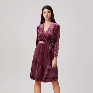 Wickelkleid aus Samt mit V-Ausschnitt