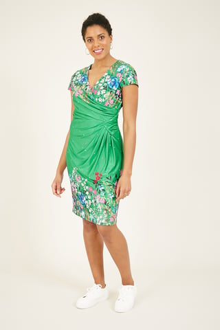 Robe courte verte avec motif floral par Yumi