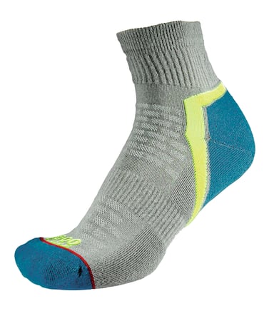 1000 Mile - Damen Aktive Viertel Repreve Atmungsaktive Socken mit Flachnaht - Silber / Türkis