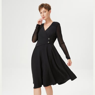 Skater-Kleid mit gekreuzten Herzen und Ärmeln aus Stretch-Tüll