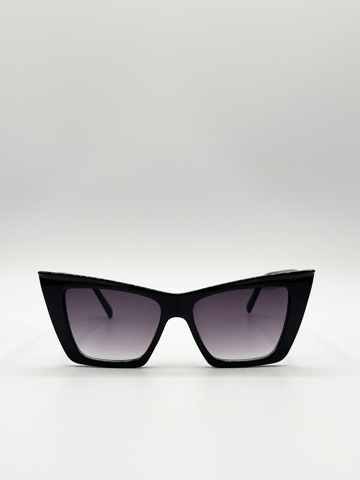 Oversized Cateye sunglasses in Black