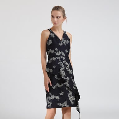 Maßgeschneidertes Denim-Kleid mit V-Ausschnitt