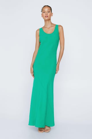 Petite Premium Scoop Neck Maxi Dress