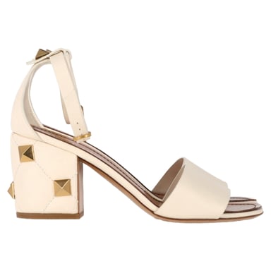 Valentino Roman Stud Block-Absatzsandalen aus Cream-Leder