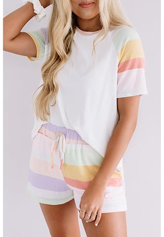 Weißes T-Shirt und Shorts Set mit Regenbogenstreifen