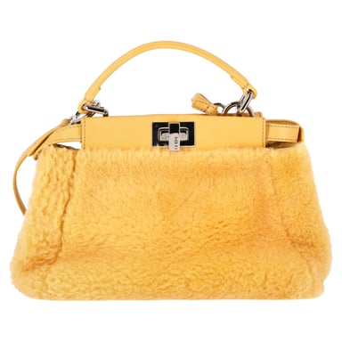 Fendi Mini Peekaboo Shearling Handtasche aus gelbem Schaffell