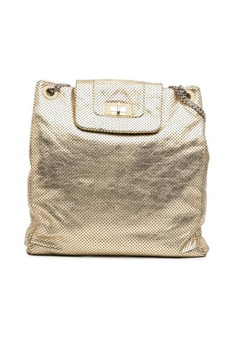 Perforierte Tasche aus zerknistertem Metallic-Leder mit Kettengliederriemen
