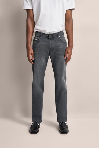 Bugatti Herren Jeans mit einem leichten Used-Look