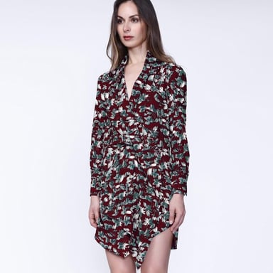 Kurzes Kleid mit Drapierungseffekt und Blätterdruck
