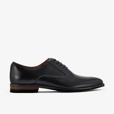 Banstead Spitze Schwarze Leder Schuhe