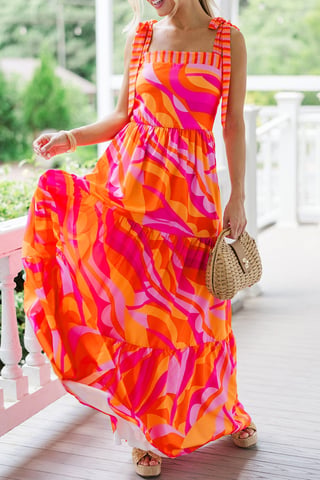 Maxikleid mit Stufendesign und abstraktem Druck