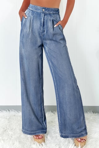 Weite Beinform Faltenjeans