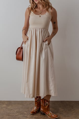 Midi-Kleid mit entspanntem Schnitt und fließendem Rock