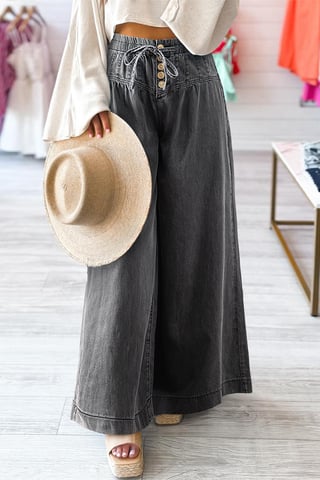 Weite Jeans mit Knopfverschluss und Kordelzug