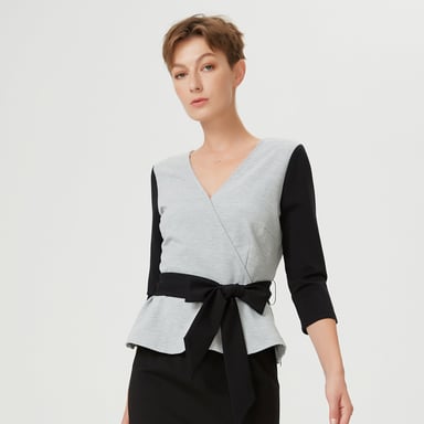 Farbblock-Peplum-Top mit Kreuzherz-Effekt und Gürtel