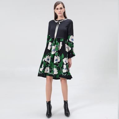 Mittellanges Blusenkleid mit Blumenmuster