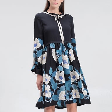 Mittellanges Blusenkleid mit Blumenmuster