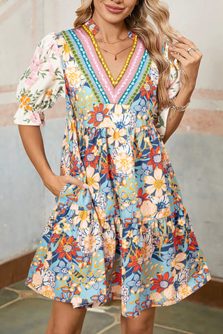 Blumendruck Mini Kleid mit gestuftem Saum