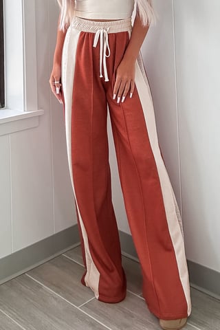 Hose mit weitem Bein und seitlichen Einsätzen