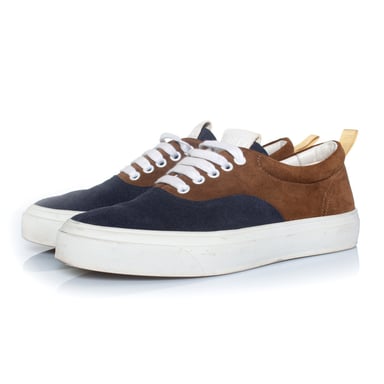 Geschlossene Wildleder-Sneaker in Braun und Blau