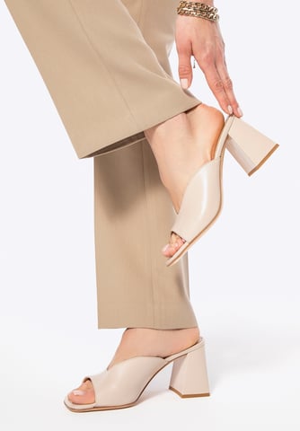 Wittchen Damen-Pantoletten aus echtem Leder in Beige mit Blockabsatz