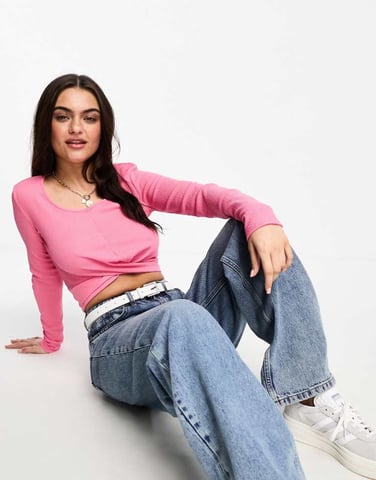 Pieces vriden framtop i pink