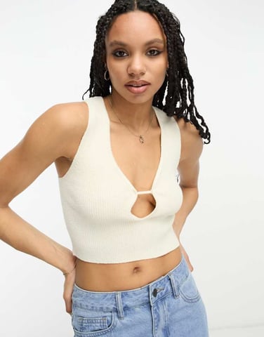 ASOS DESIGN stickad texturerad crop top med skär detaljer i stenfärg