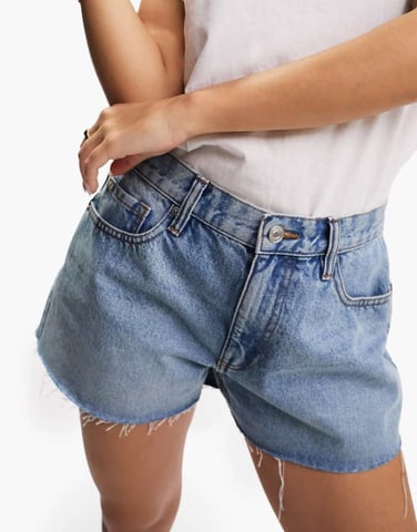 ASOS DESIGN Timless jeans 'avslappnad' shorts i mellanblått