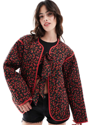 ASOS DESIGN vadderad blommig jacka i röd