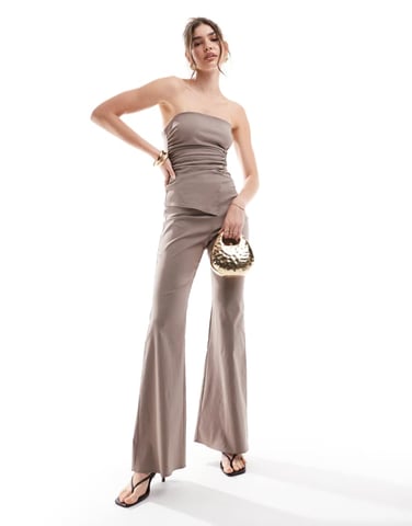 ASOS DESIGN plisserad bodice bandeau skräddarsydd jumpsuit i mocha