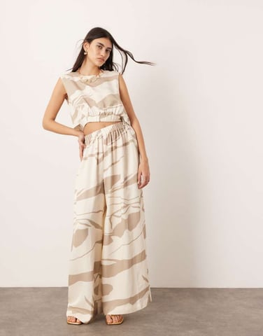 ASOS EDITION super bred byxa med elastisk midja i abstrakt mönster