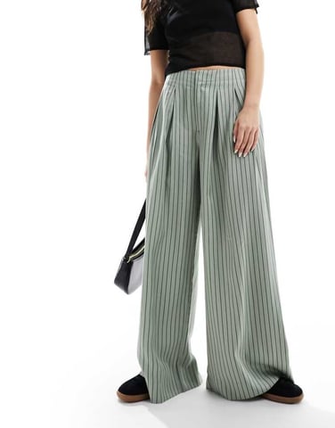 ASOS DESIGN vida byxa med veckdetalj i salviastipigt mönster