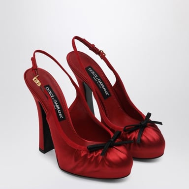 Rote Satin-Pumps