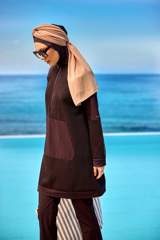 Braunes Burkini-Set mit vollständiger Abdeckung und Tülldetail. Bescheidenes Bademode-Burkini-Set