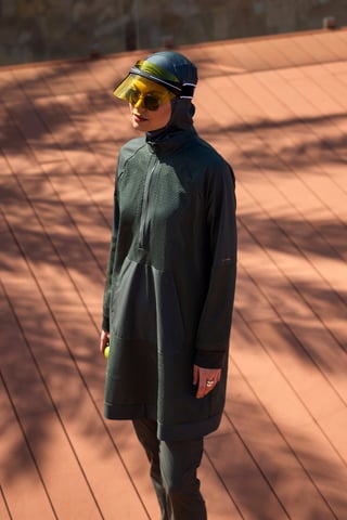 Khakifarbenes, voll bedeckendes Burkini-Set mit Tülldetail und schlichter Badebekleidung