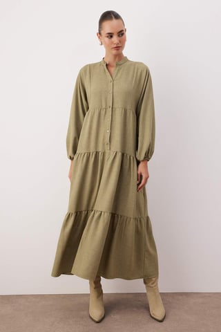 Langes, gerades, lässiges/alltagstaugliches Maxikleid in A-Linie mit dezentem Schnitt