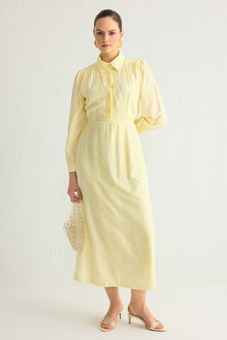 Gelbes Hijab-Kleid
