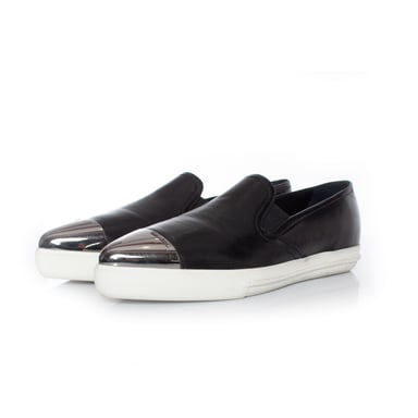 Miu Miu, Slip-on-Sneaker aus schwarzem Leder